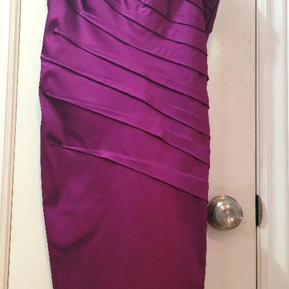 Dress - Picture 1 of 2